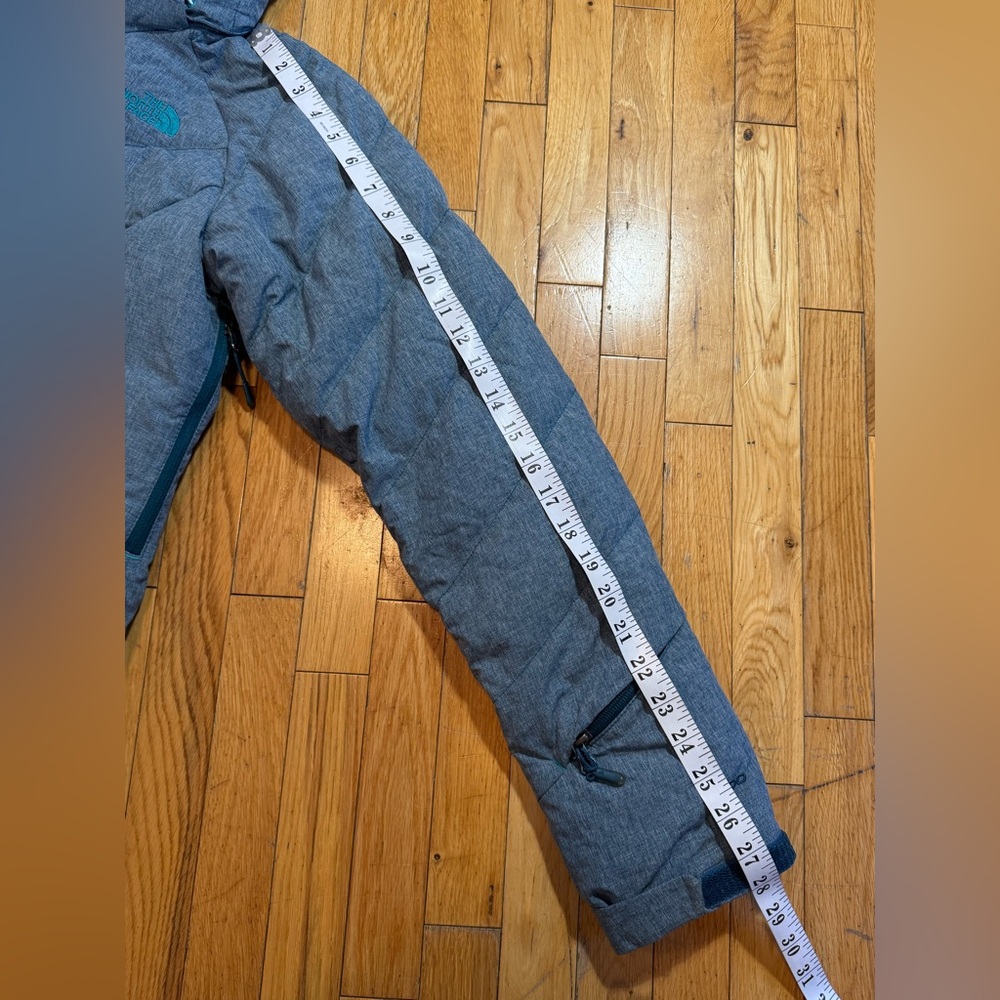 The North Face Women's gray and Blue Puffer Jacket #641 - Picture 5 of 14